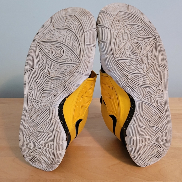 NIKE | Kyrie Irving Basketball Shoes, Size 11.5